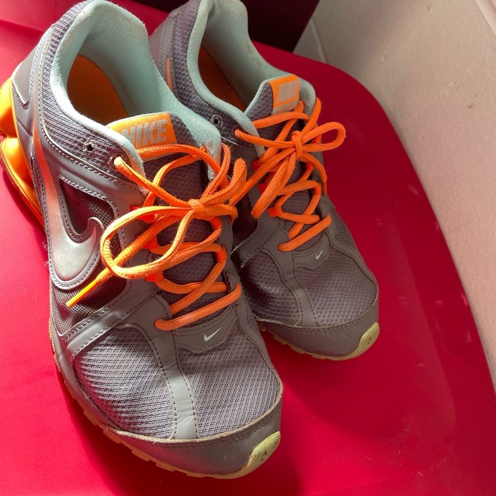 Women’s Nike shoes size 9.5